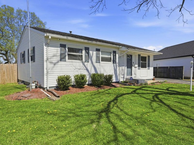 5584 Newport Court , Columbus, OH 43232 Photo 4