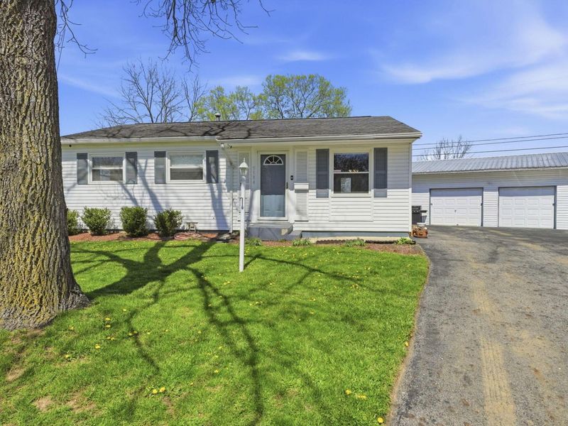 5584 Newport Court , Columbus, OH 43232 Photo 5