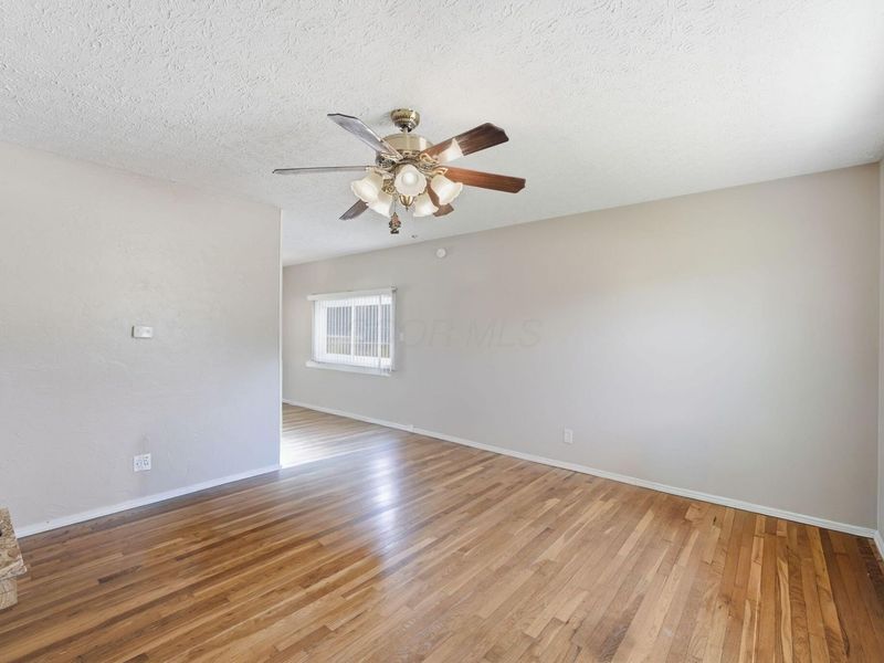 5584 Newport Court , Columbus, OH 43232 Photo 7