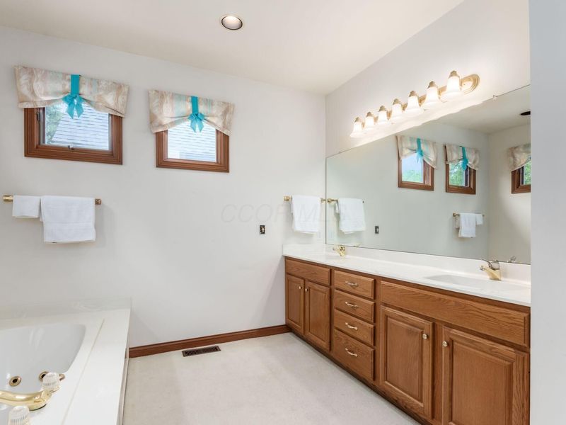 824 Katherines Ridge Lane, Columbus, OH 43235 Photo 23