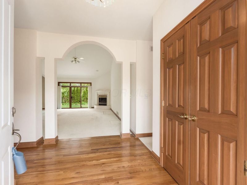 824 Katherines Ridge Lane, Columbus, OH 43235 Photo 4