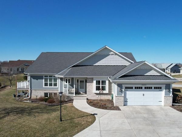 S70W15775 Sandalwood DRIVE, Muskego, WI 53150