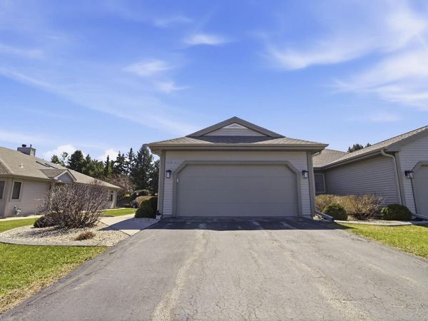 N80W17455 Robin CIRCLE, Menomonee Falls, WI 53051