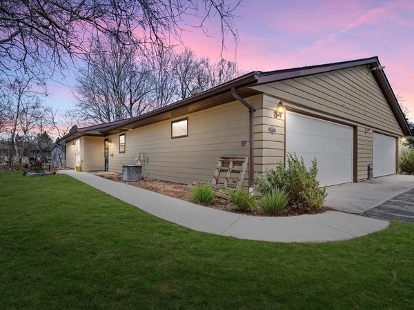 710 St Paul DRIVE, Slinger, WI 53086