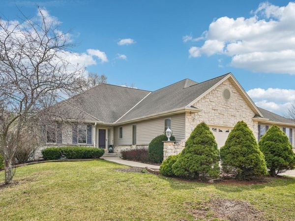 16605 W Sumerland COURT, New Berlin, WI 53151