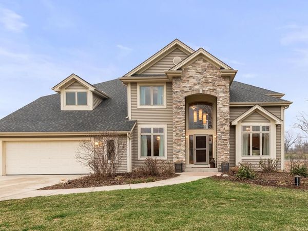 W360N7572 Thomas DRIVE, Oconomowoc, WI 53066