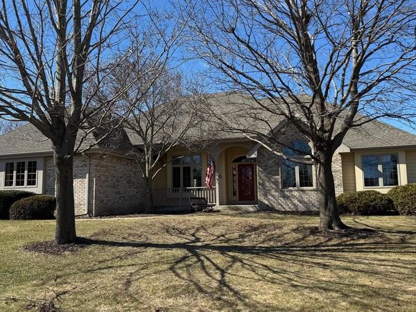 W150N10257 Windsong CIRCLE W, Germantown, WI 53022