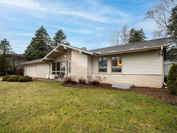 955 W Whitefish ROAD, Port Washington, WI 53074