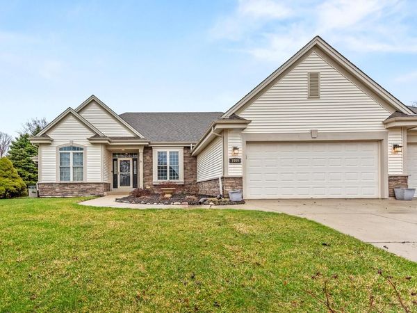 1909 Foxcroft LANE, Waukesha, WI 53189