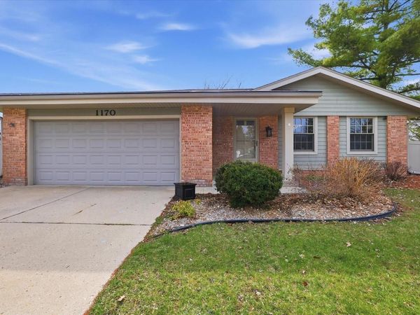 1170 Saratoga PARKWAY, Oconomowoc, WI 53066