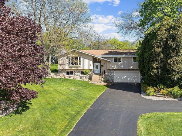 21710 W Ann Louise COURT, New Berlin, WI 53146