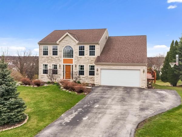 W134N6585 Lilly Creek DRIVE, Menomonee Falls, WI 53051