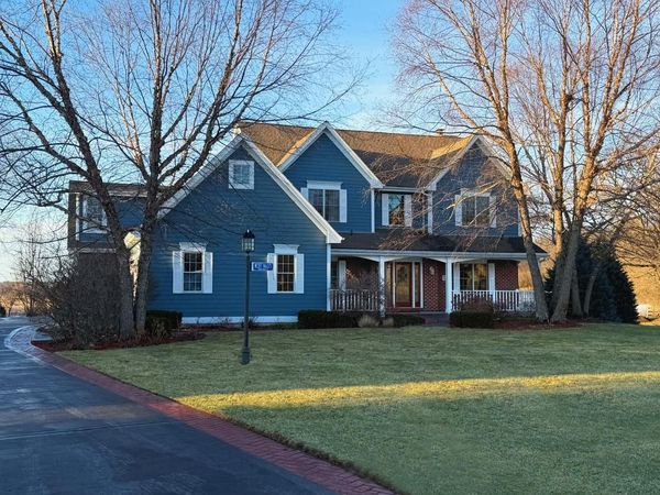 W287N6371 Broadwing COURT, Hartland, WI 53029