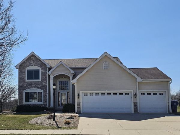 2107 Willow Pond WAY, Grafton, WI 53024
