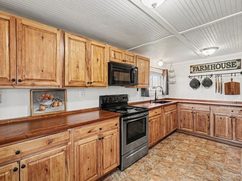 901 Oak Grove Road, Clark Twp, OH 45146 Photo 3