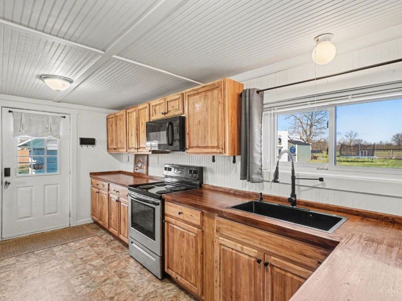 901 Oak Grove Road, Clark Twp, OH 45146 Photo 4