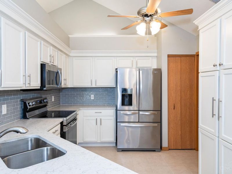 2133 Willow Run Circle, Mad River Twp, OH 45323 Photo 12