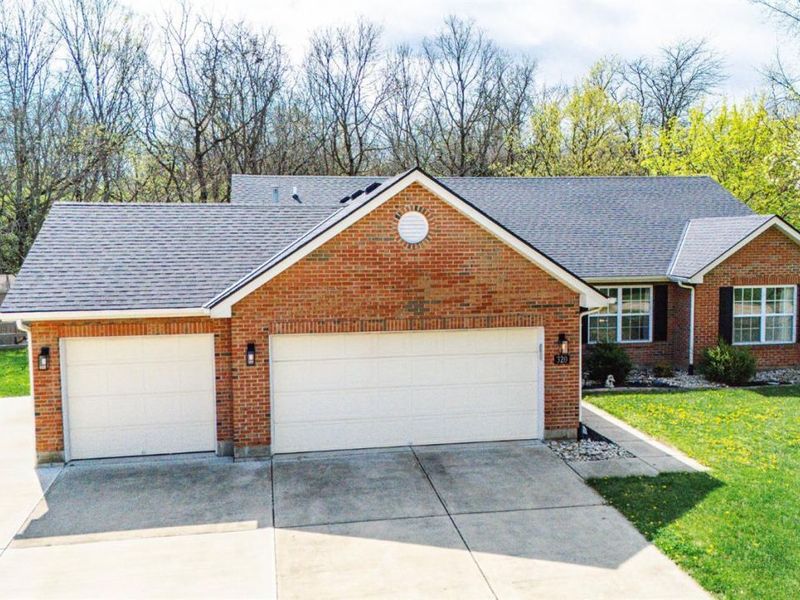 320 Wellington Court, Monroe, OH 45050 Photo 2