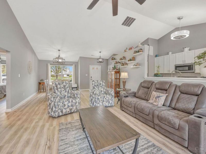 320 Wellington Court, Monroe, OH 45050 Photo 8