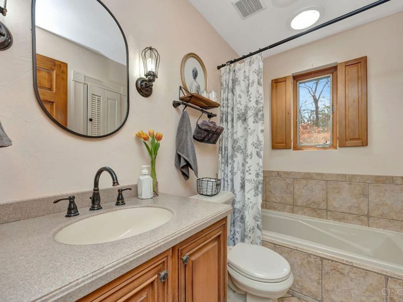 4565 Hubble Road, Green Township, OH 45247 Photo 28