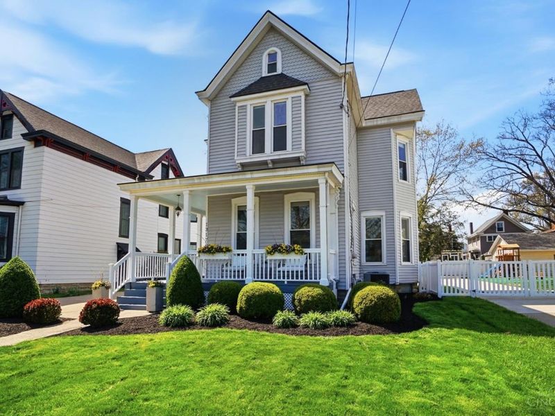 1317 Grace Avenue, Cincinnati, OH 45208 Photo 2