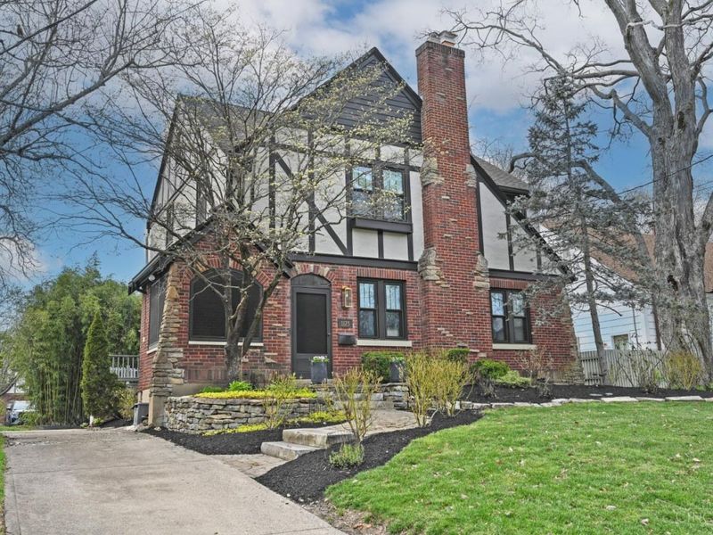 1123 Salisbury Drive, Cincinnati, OH 45226 Photo 2