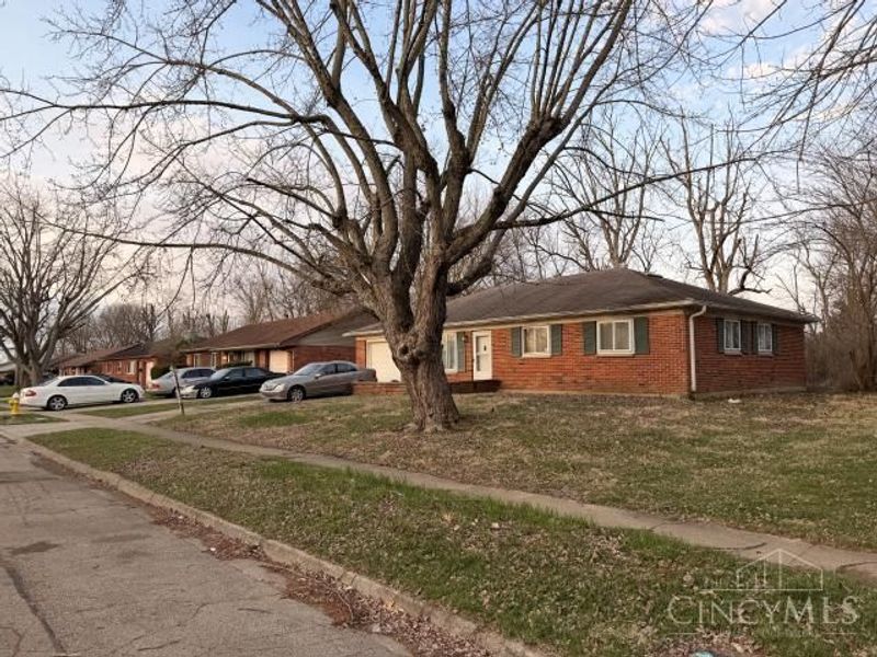325 Stubbs Drive, Trotwood, OH 45426 Photo 3