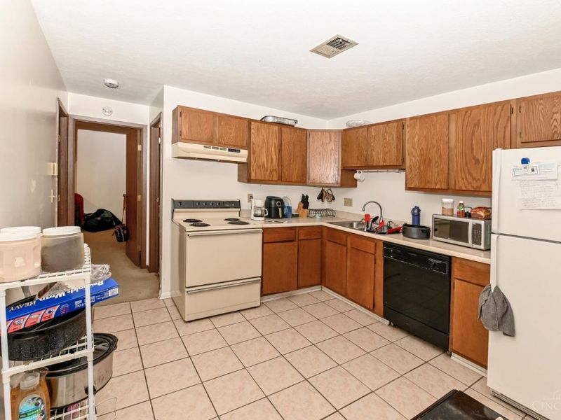 7231 Creekview Drive, Unit 9, Colerain Township, OH 45247 Photo 12