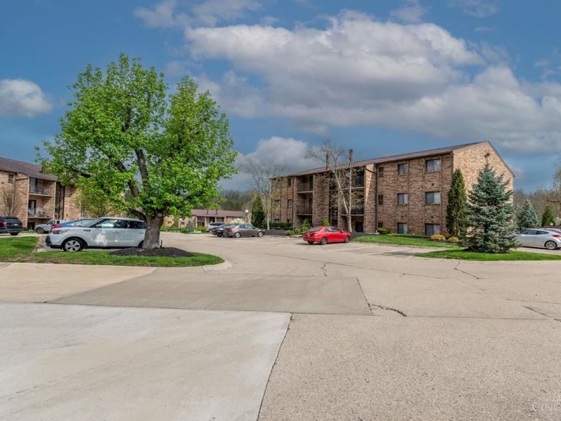 7231 Creekview Drive, Unit 9, Colerain Township, OH 45247 Photo 2