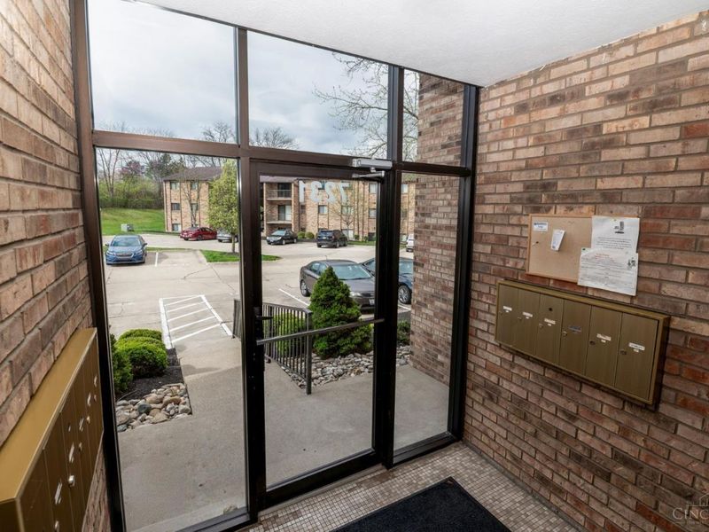 7231 Creekview Drive, Unit 9, Colerain Township, OH 45247 Photo 4