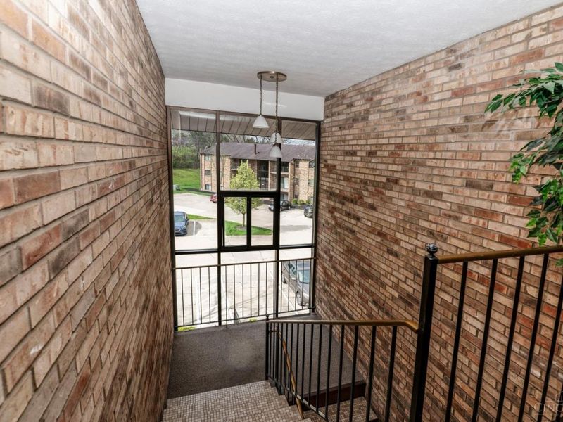 7231 Creekview Drive, Unit 9, Colerain Township, OH 45247 Photo 6