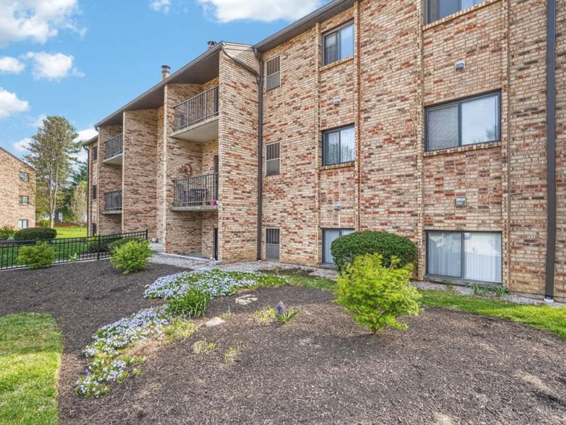 547 Davis Road, Unit 3, Pierce Twp, OH 45255 Photo 2