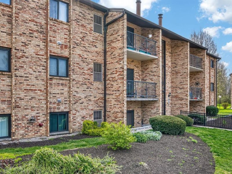 547 Davis Road, Unit 3, Pierce Twp, OH 45255 Photo 3