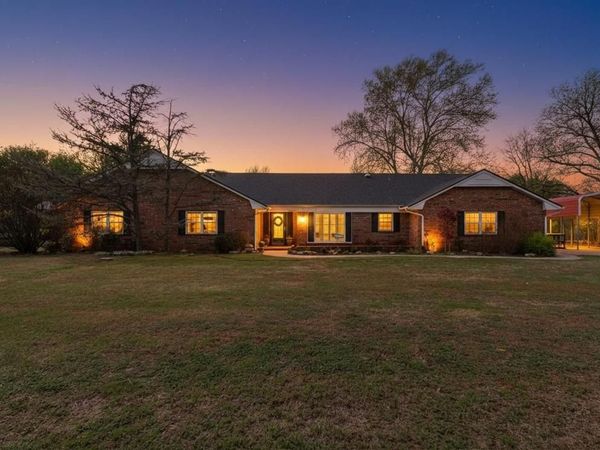 914 Living Springs Trail, Washington, OK 73093