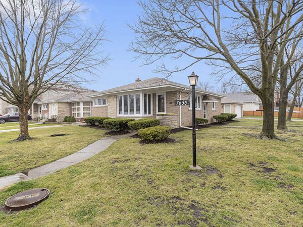 7636 W Rosedale Avenue, Chicago, IL 60631