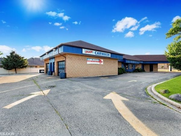 18 W Merchants Drive, Oswego, IL 60543