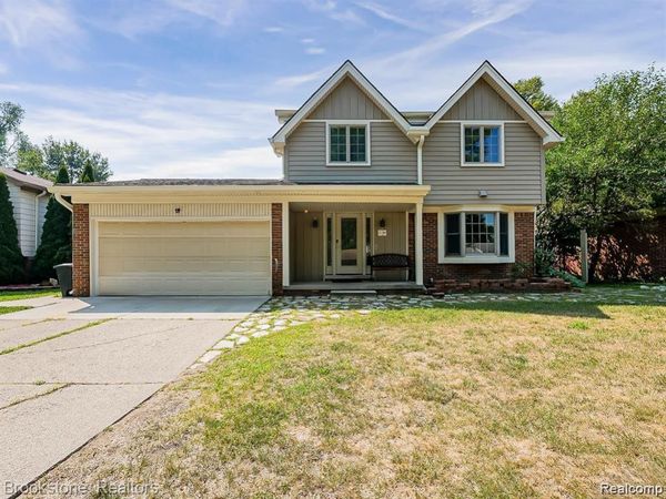 2196 Niagara Drive, Troy, MI 48083