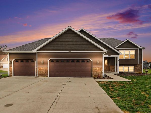 1069 S Stoneridge Drive, Plainwell, MI 49080