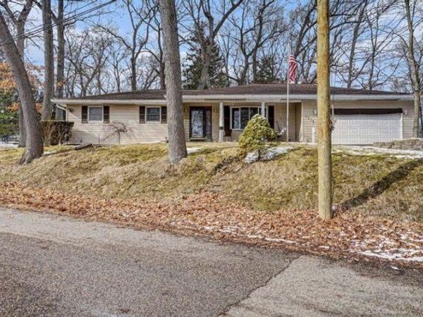 1775 Monroe Beach, Battle Creek, MI 49014