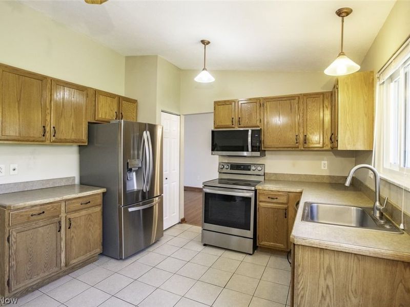 18267 Walnut Drive, Strongsville, OH 44149 Photo 7