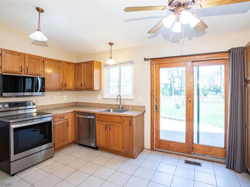 18267 Walnut Drive, Strongsville, OH 44149 Photo 8