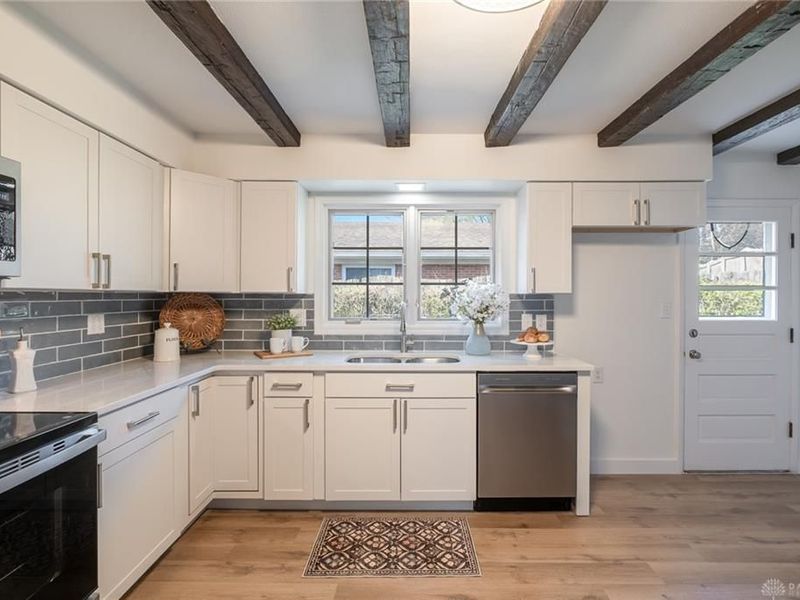 1030 Chateau Drive, Kettering, OH 45429 Photo 6