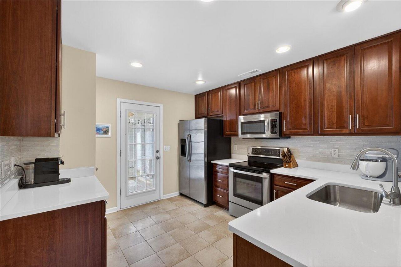 244 Larissa Drive Photo 11