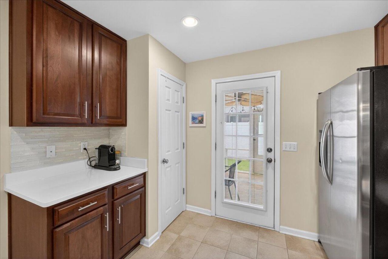 244 Larissa Drive Photo 15