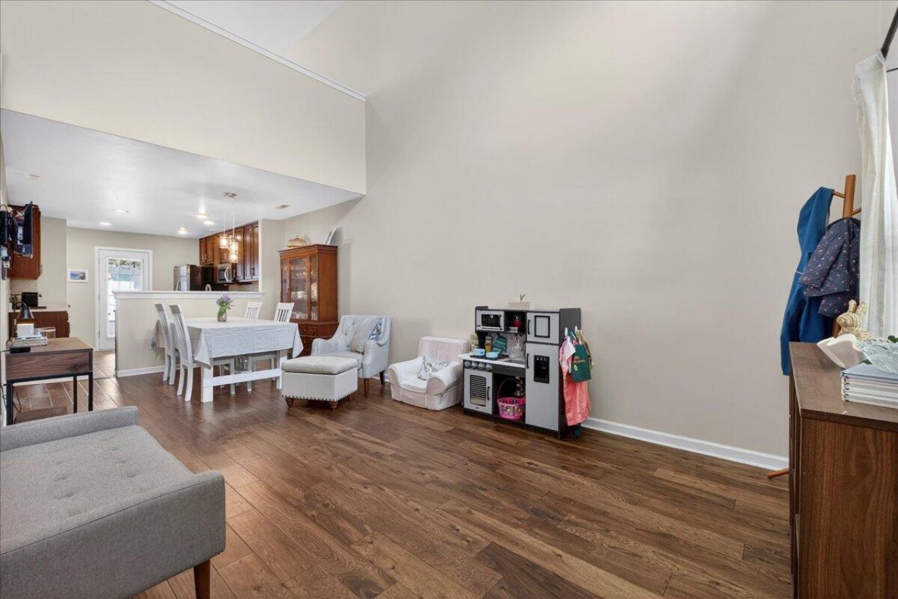 244 Larissa Drive Photo 6