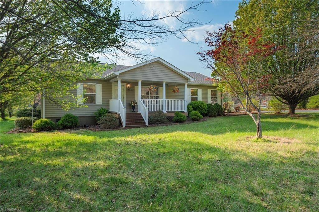 5150 Paramount Road, Pfafftown, NC 27040 Main Photo