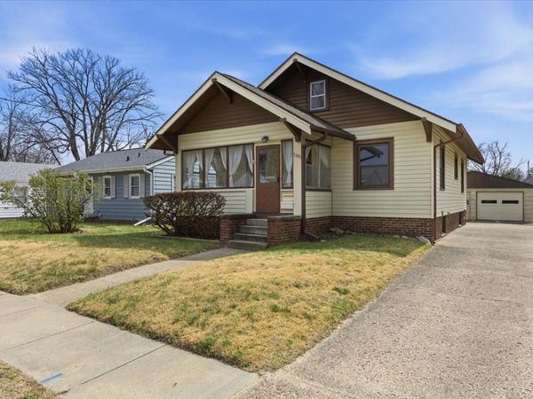 1305 E Oak Park Avenue, Des Moines, IA 50316
