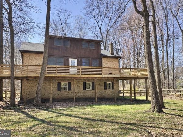 8640 HENSINGERSVILLE ROAD, MACUNGIE, PA 18062