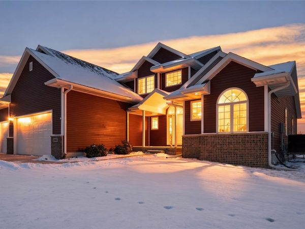 1595 Valentine Circle , Marion, IA 52302