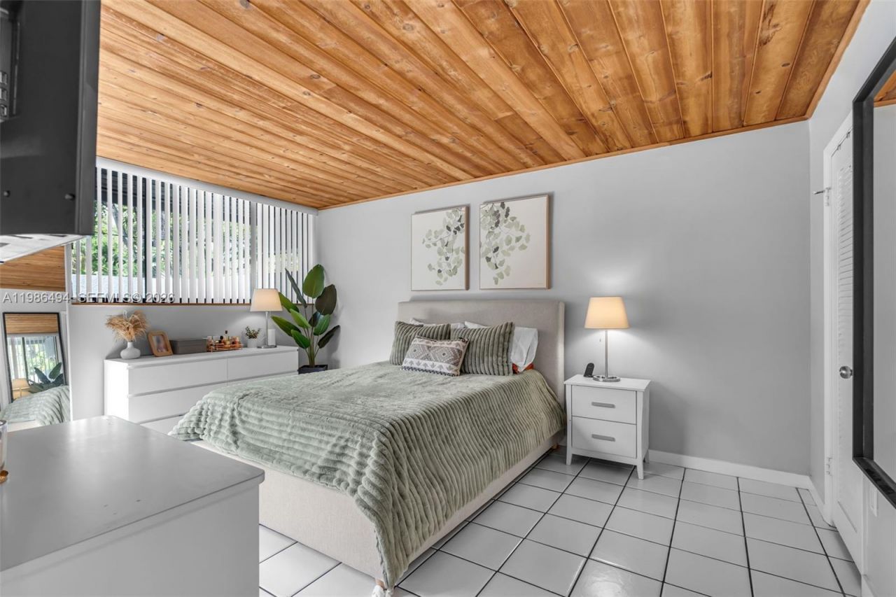 16341 Wood Walk , Miami Lakes, FL 33014 Photo